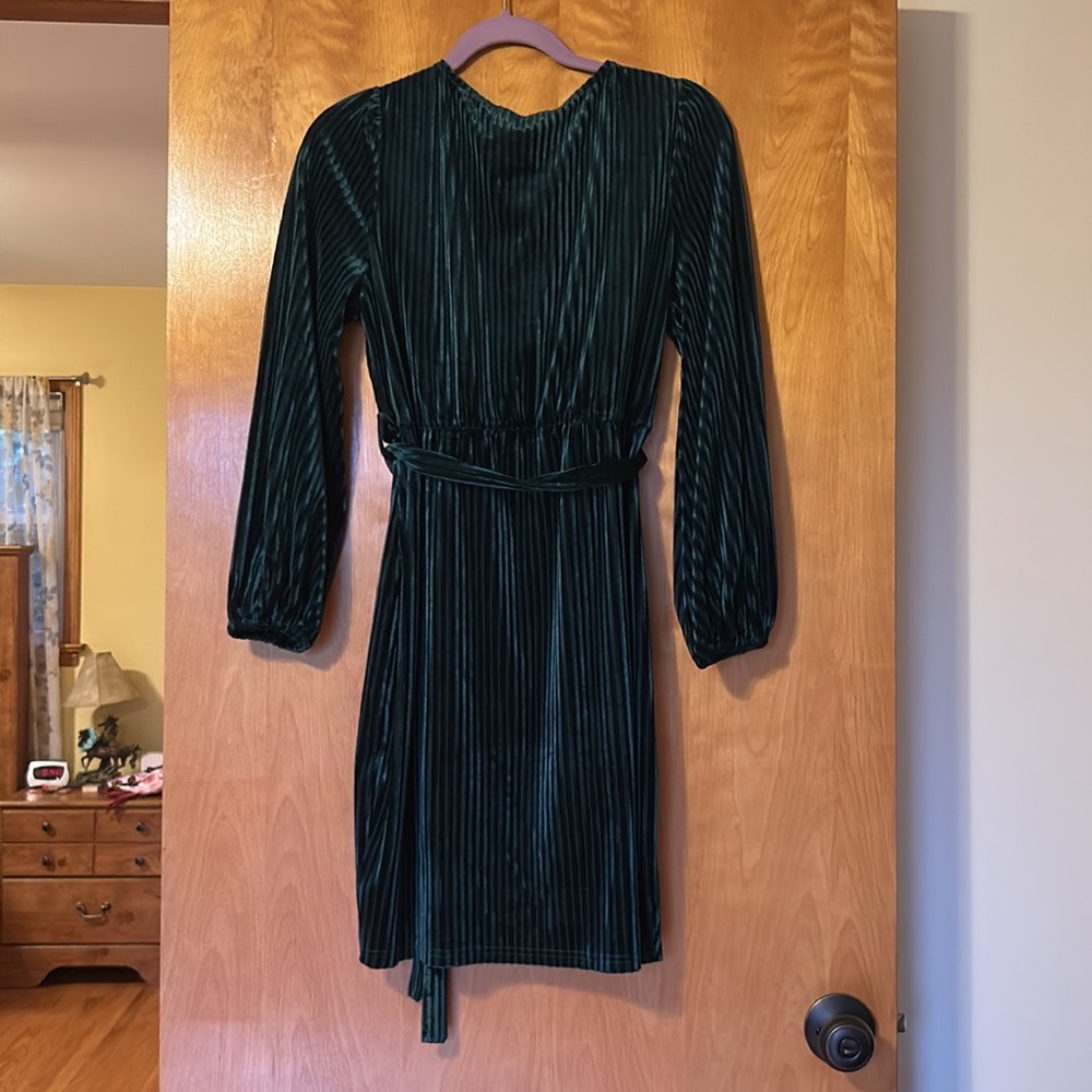 Green velvet Simplee dress - Picture 2 of 4
